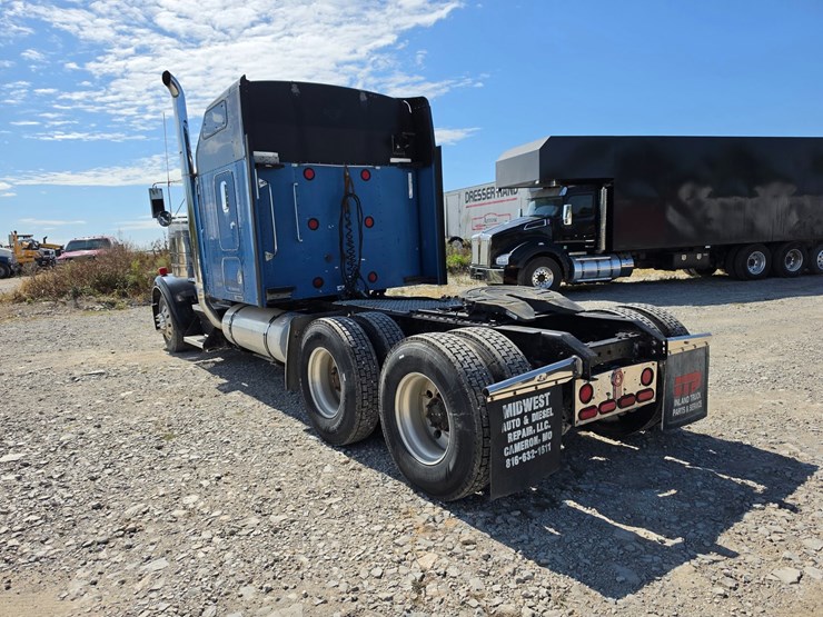 2003-kenworth-w900-image-14