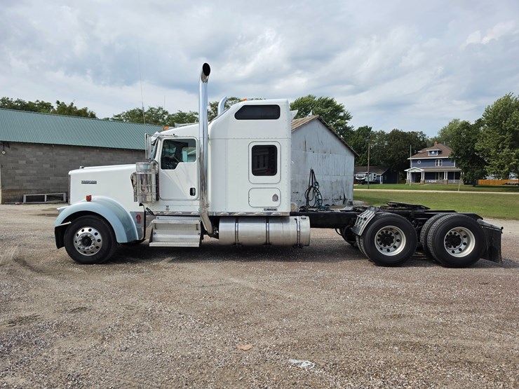 2007-kenworth-w900-image-6