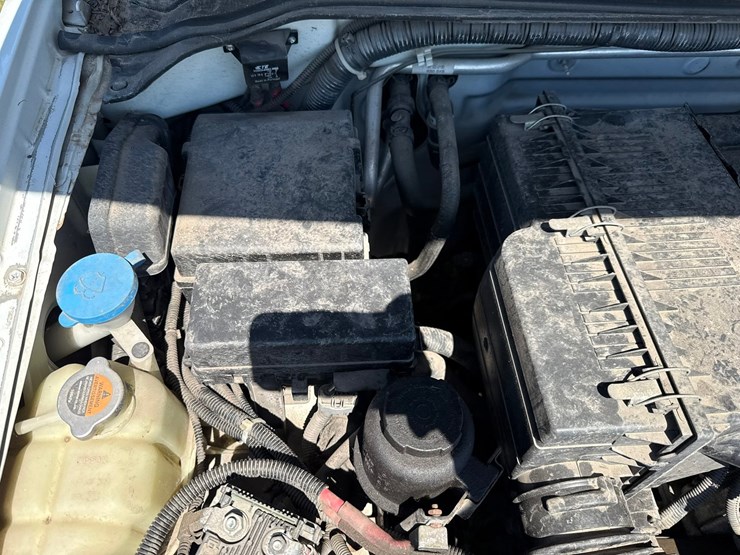#1389-•-2017-nissan-pickup-truck-image-12