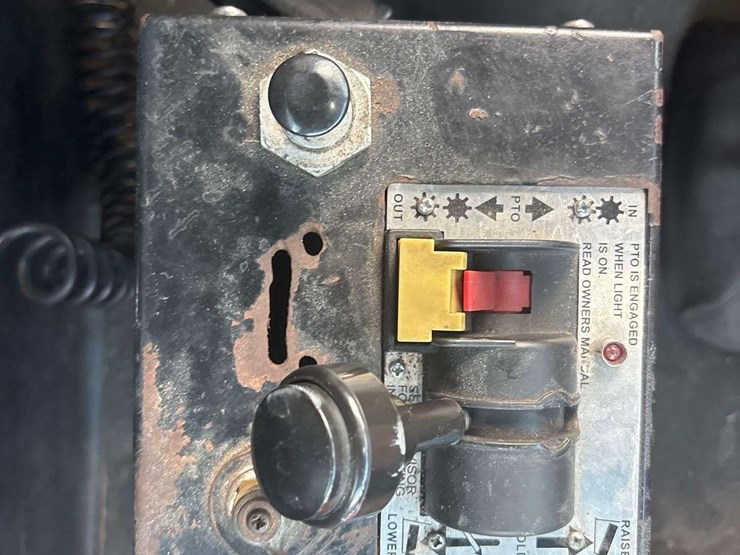 2002-mack-cl713-image-21