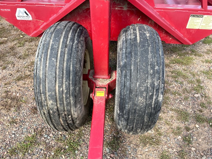 #1609-•-notch-24'-feeder-wagon-image-8