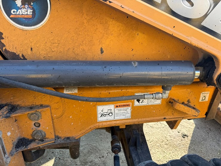 #2486-•-2015-case-570nep-skip-loader-image-51