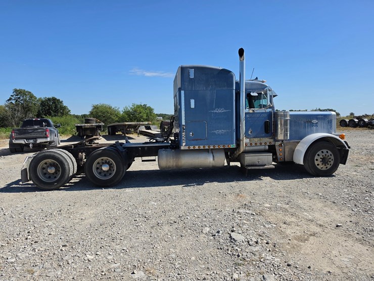 1997-peterbilt-379-image-24