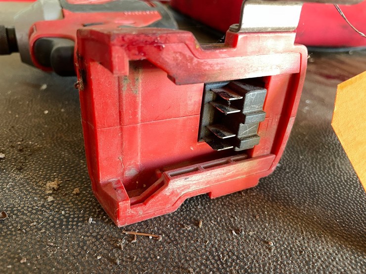 #5511-•-milwaukee-18v-drill-and-drill-driver-image-16