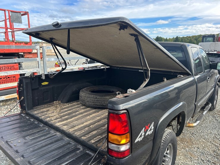 2005-gmc-sierra-2500-image-23