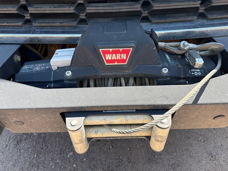 #1395-•-2019-chevrolet-silverado-4x4-pickup-truck-image-9