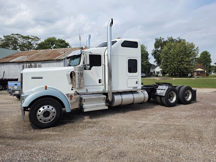 2007-kenworth-w900-image-4