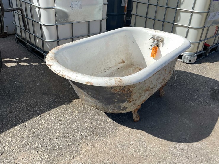 #4050-•-cast-iron-clawfoot-tub-(08)-image-3