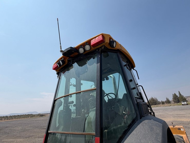 2016-deere-410l-image-35