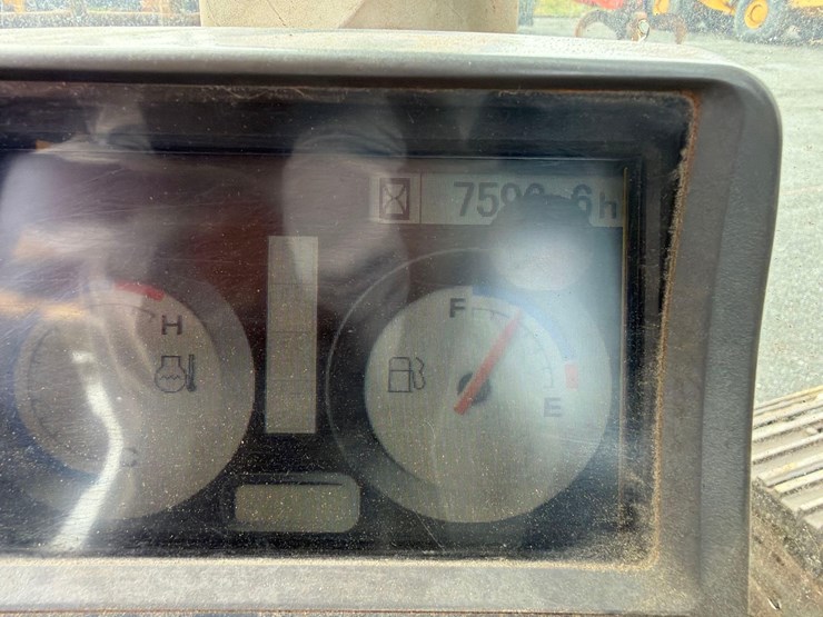 deere-225d-lc-image-31