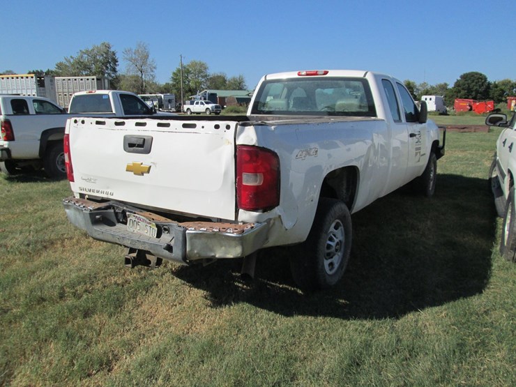 2013-chevrolet-2500hd-image-3