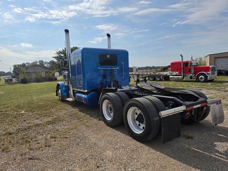 2006-peterbilt-379-image-8