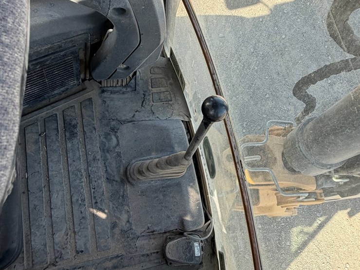 2017-deere-410l-image-77