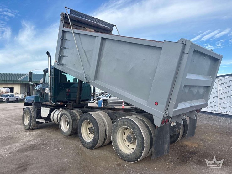2002-mack-cl713-image-4