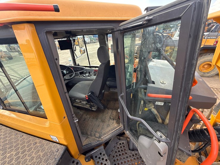 2020-volvo-a45g-image-47
