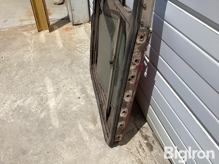 kenworth-driver-side-bottom-handle-latch-door-image-9