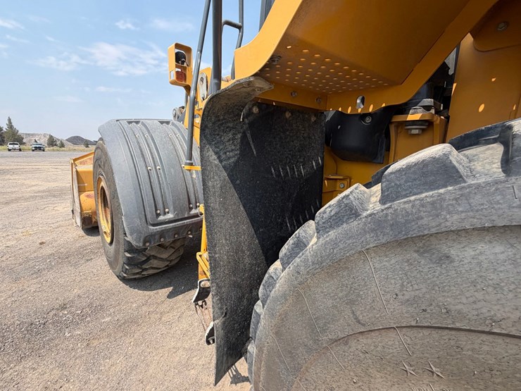2019-deere-744k-image-61