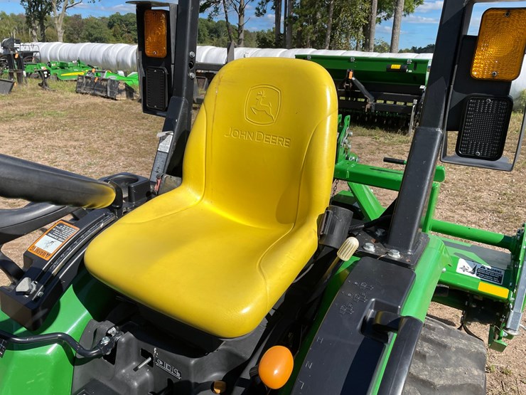 2025-john-deere-2025r-image-37