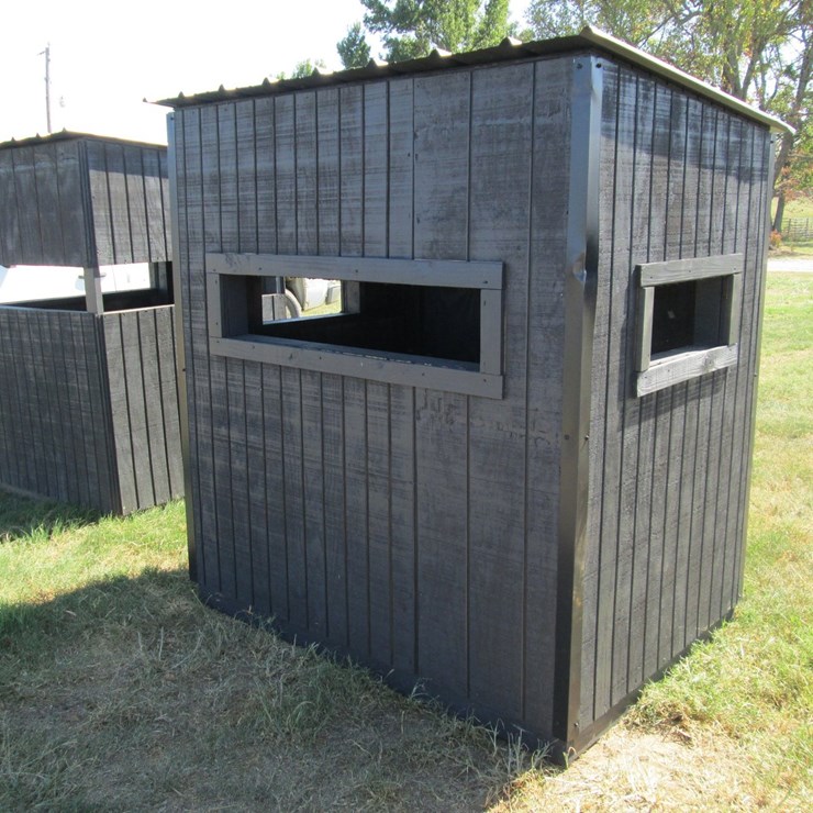 #50205 • Unused Box Deer Stand 4'x70"x6.3' INV#50205