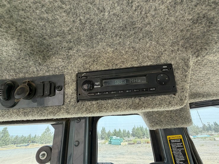 2016-deere-410l-image-78