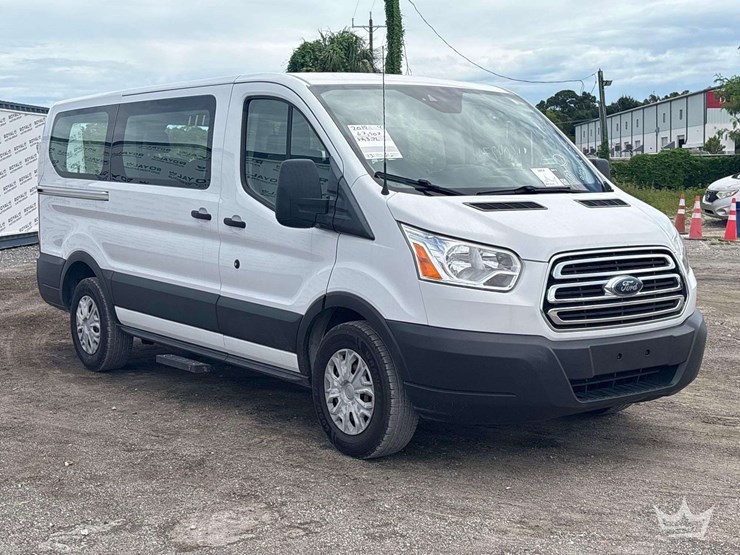 2019-ford-transit-image-2
