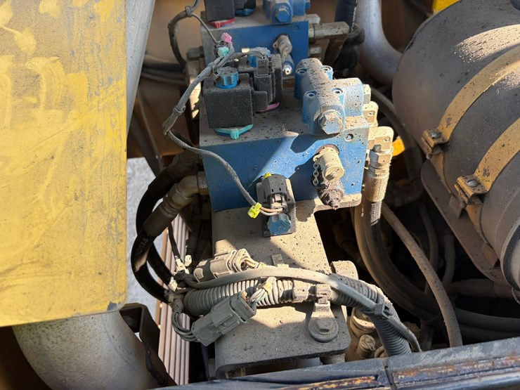 #2410-•-2015-sakia-sw880-double-drum-smooth-roller-compactor-image-38