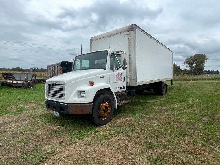 2004-freightliner-fl70-image-1