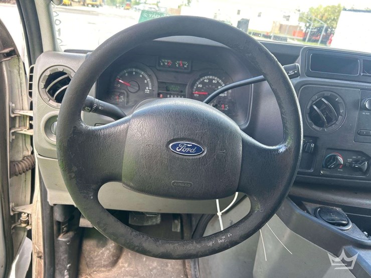 2011-ford-cargo-image-13