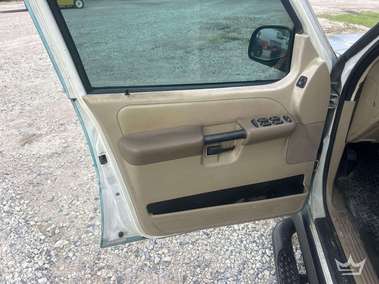 2003-ford-explorer-image-11