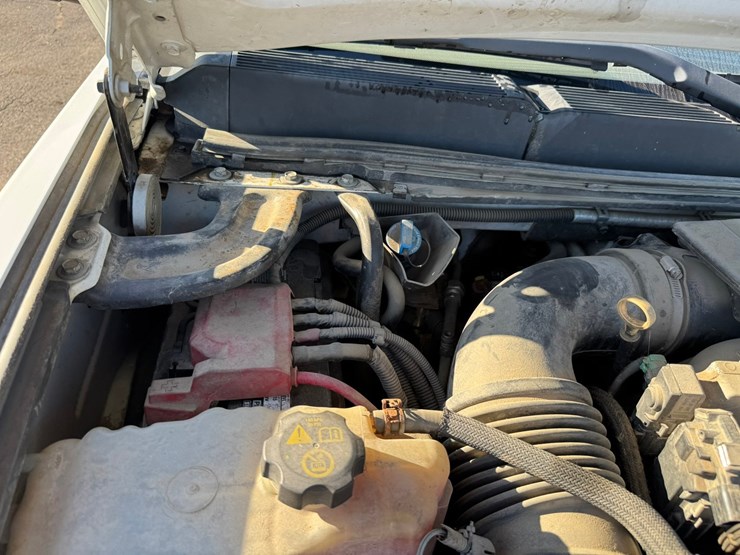 2014-chevrolet-3500-image-44