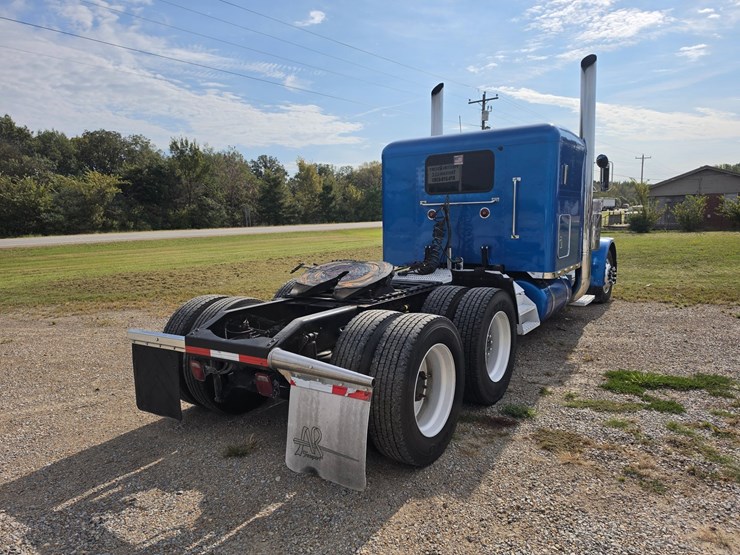 2006-peterbilt-379-image-12