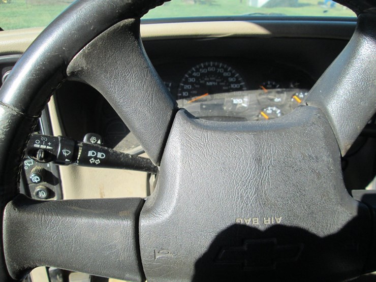2004-chevrolet-tahoe-image-29