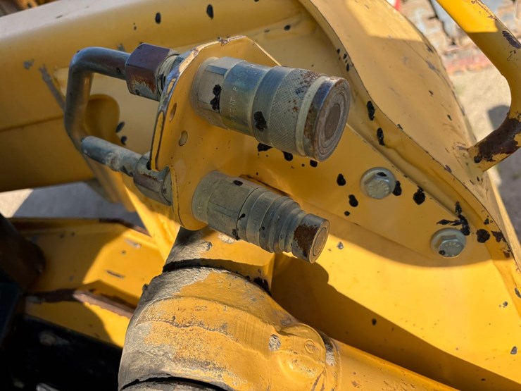 2003-john-deere-240-image-38