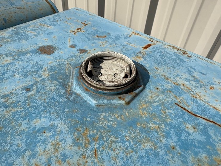#2933-•-(2)-oil-containers,-(1)-hydraulic-container-w/-stand-image-12