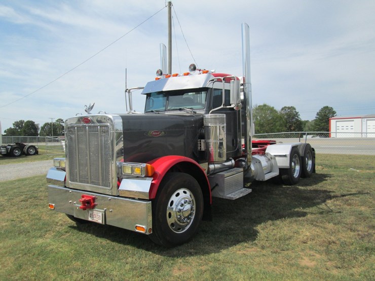 2006-peterbilt-389-image-1