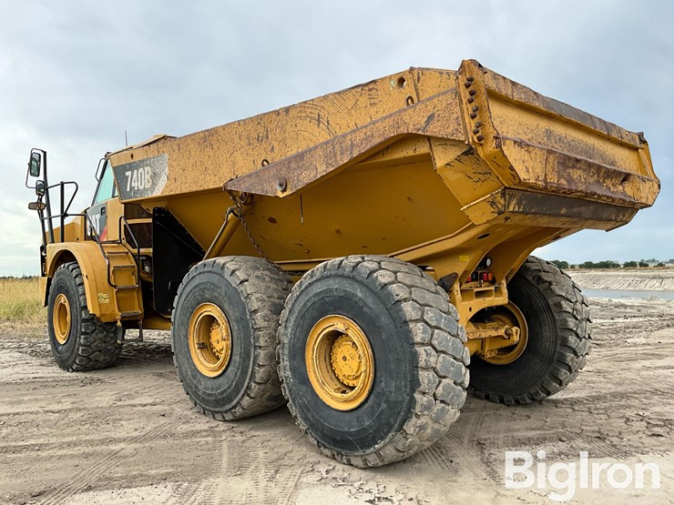 2013-caterpillar-740b-image-7