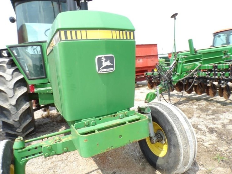 john-deere-4240-image-3