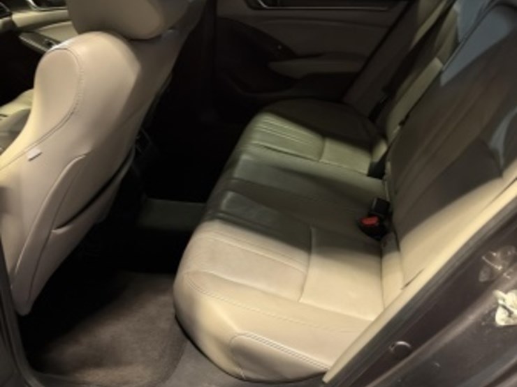 2018-honda-accord-sdn-image-24