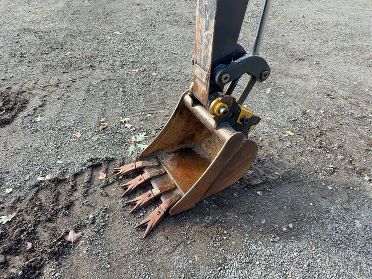 2021-deere-35g-image-9