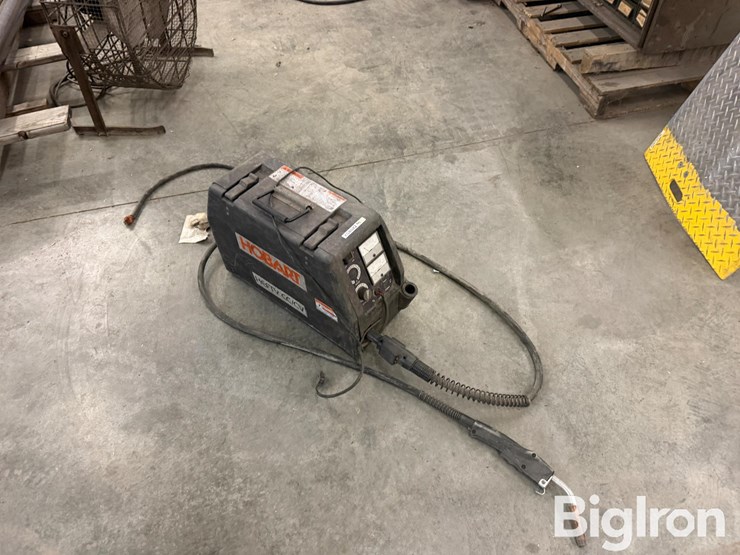 hobart-hefty-cc/cv-suitcase-welder-image-1