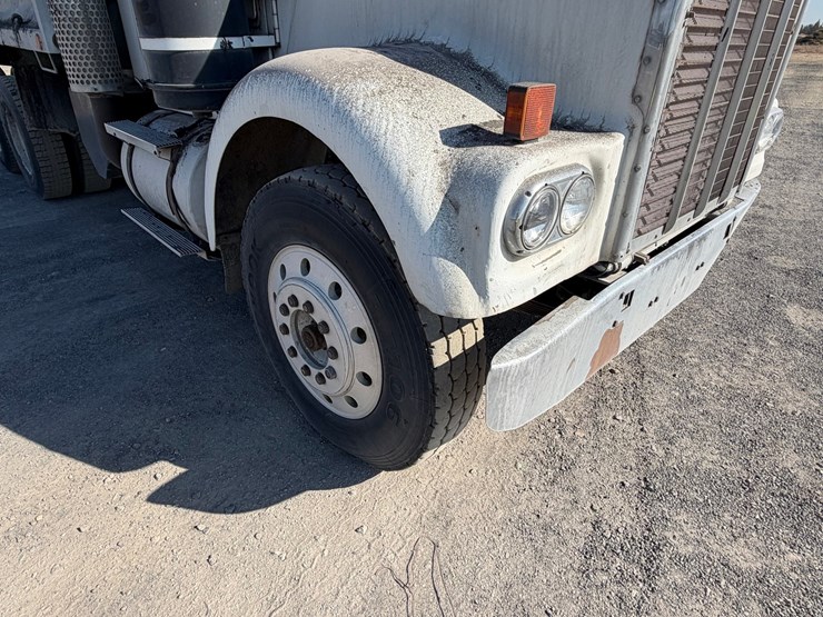 #2532-•-kenworth-w928-tandem-axle-dump-truck-image-19
