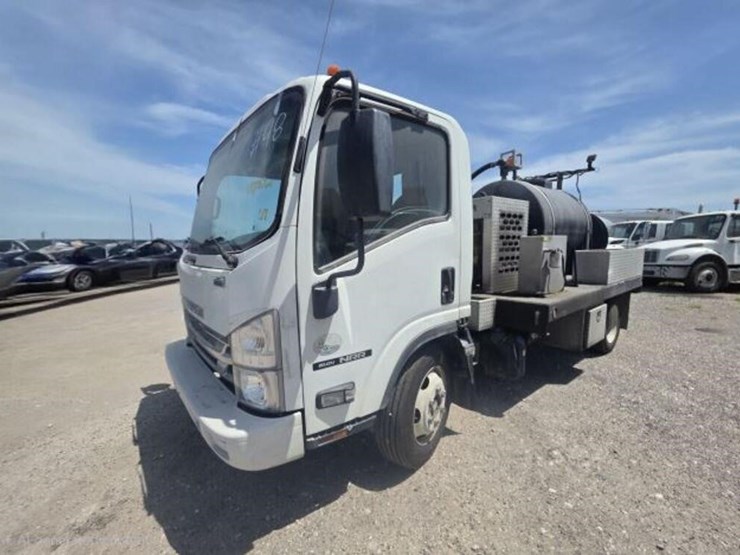 2017-isuzu-jale5w16xh7304208-image-1