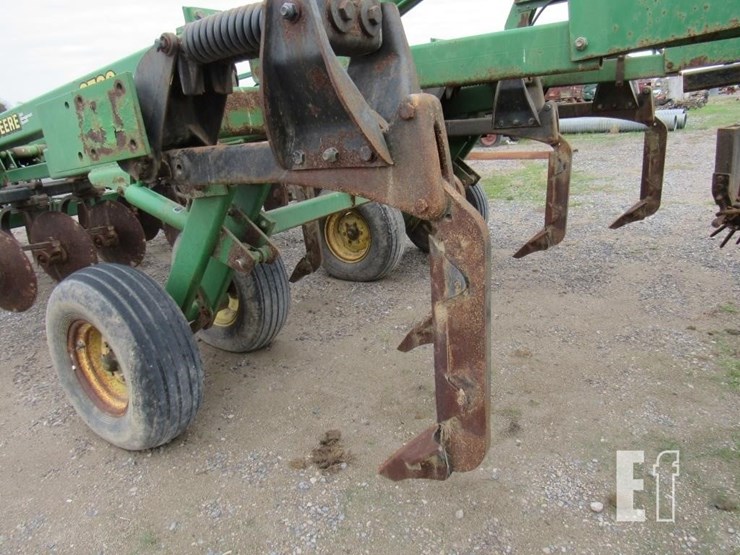 john-deere-2700-image-10