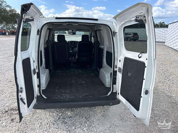 2014-nissan-nv200-image-27