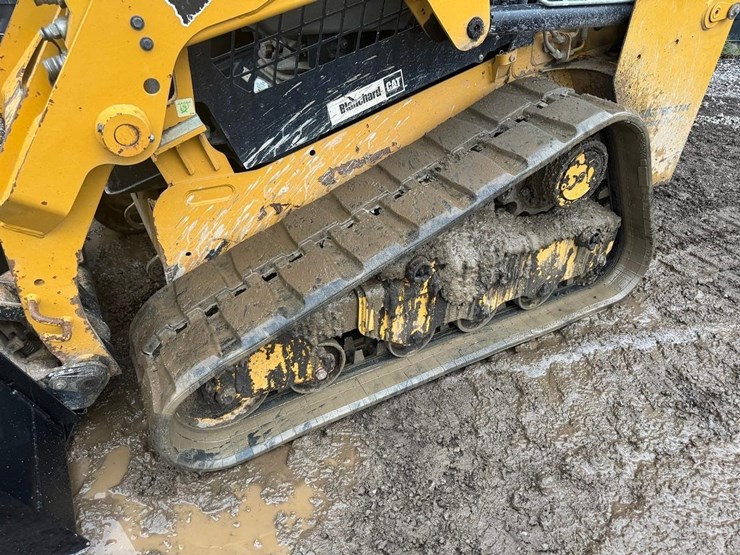 2020-caterpillar-249d-image-13