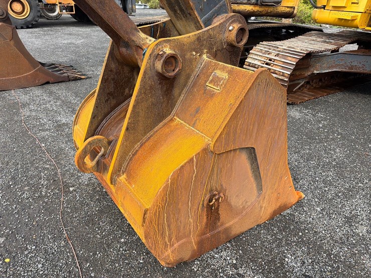 deere-225d-lc-image-17