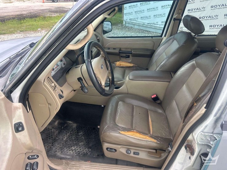2003-ford-explorer-image-12