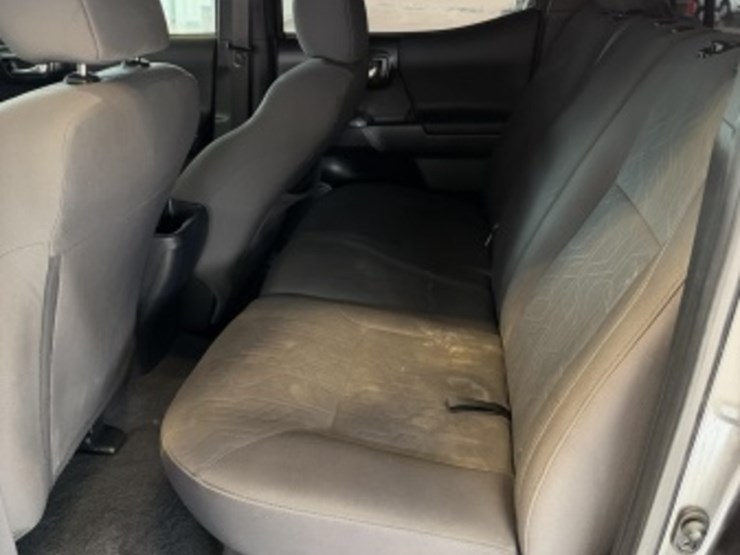 2019-toyota-tacoma-image-30