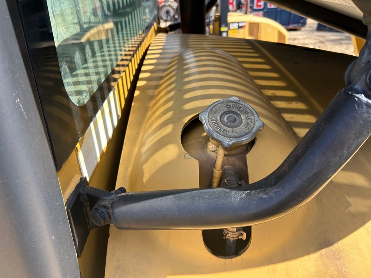 caterpillar-725-image-36