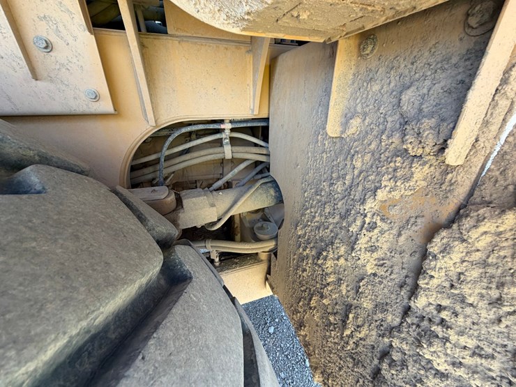 2015-caterpillar-950m-image-25